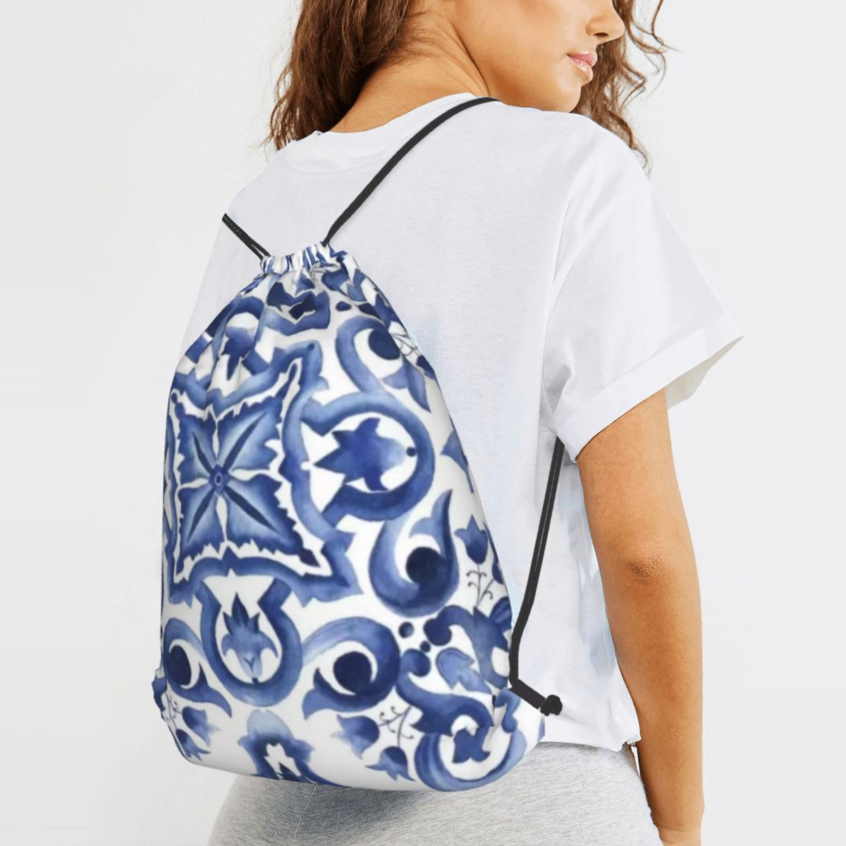 Blue Ornate Floral Mediterrane – Tile Bag Drawstring Bewertung und Preis