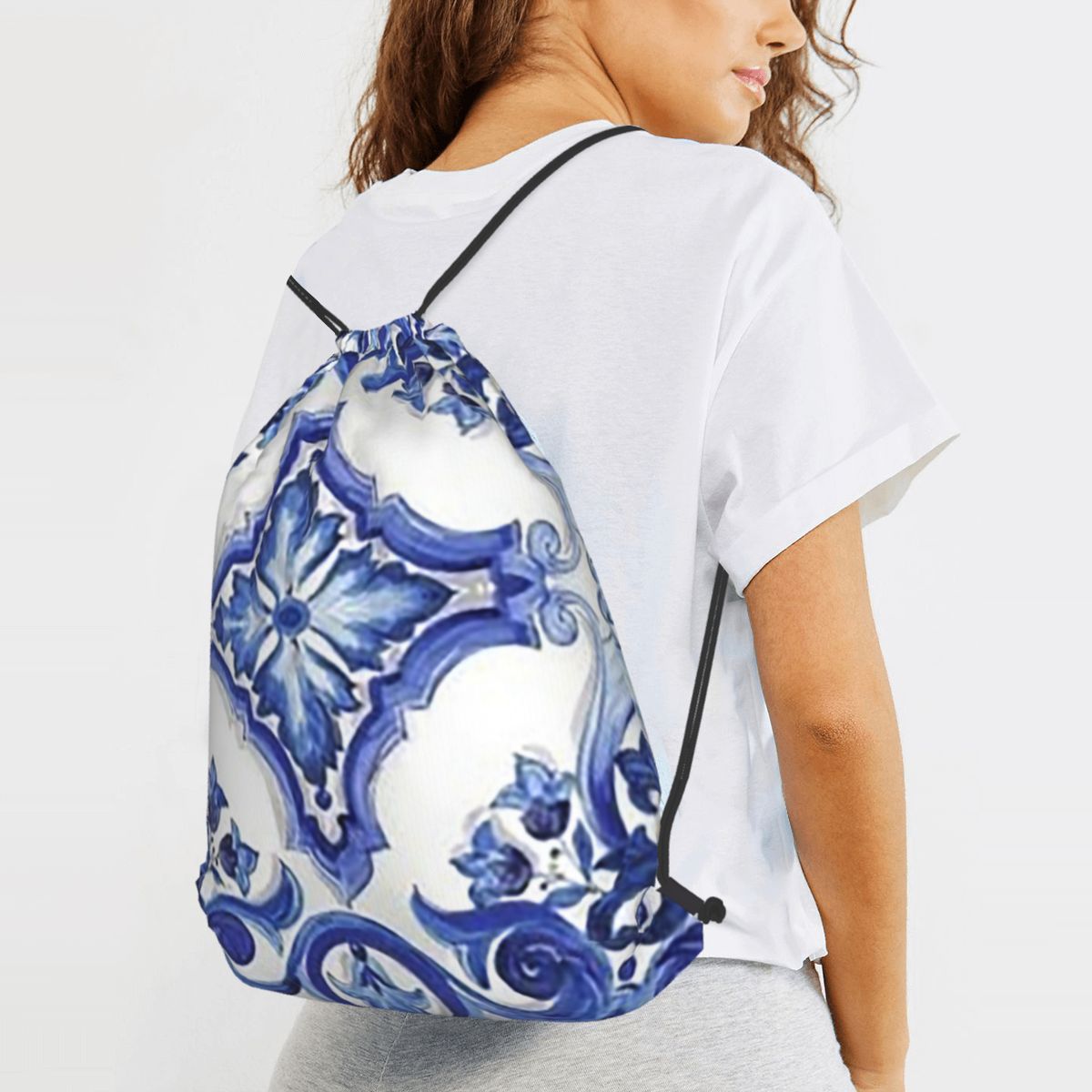 Blue Ornate Floral Mediterrane – Tile Bag Drawstring Bewertung und Preis